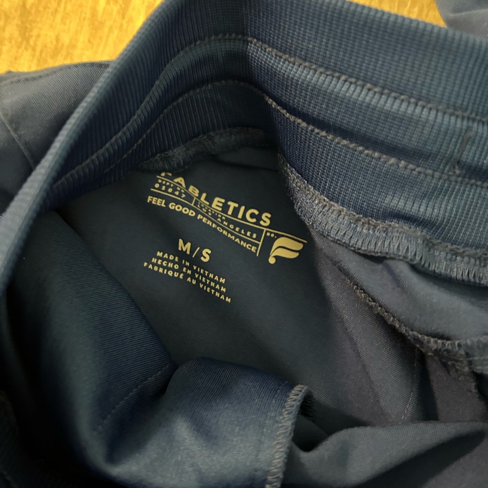 Figs/ Fabletics small